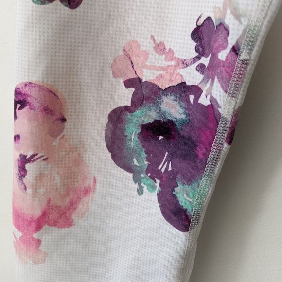 RARE Lululemon Blurred Blossom Wunder Under Crop - Picture 7 of 8